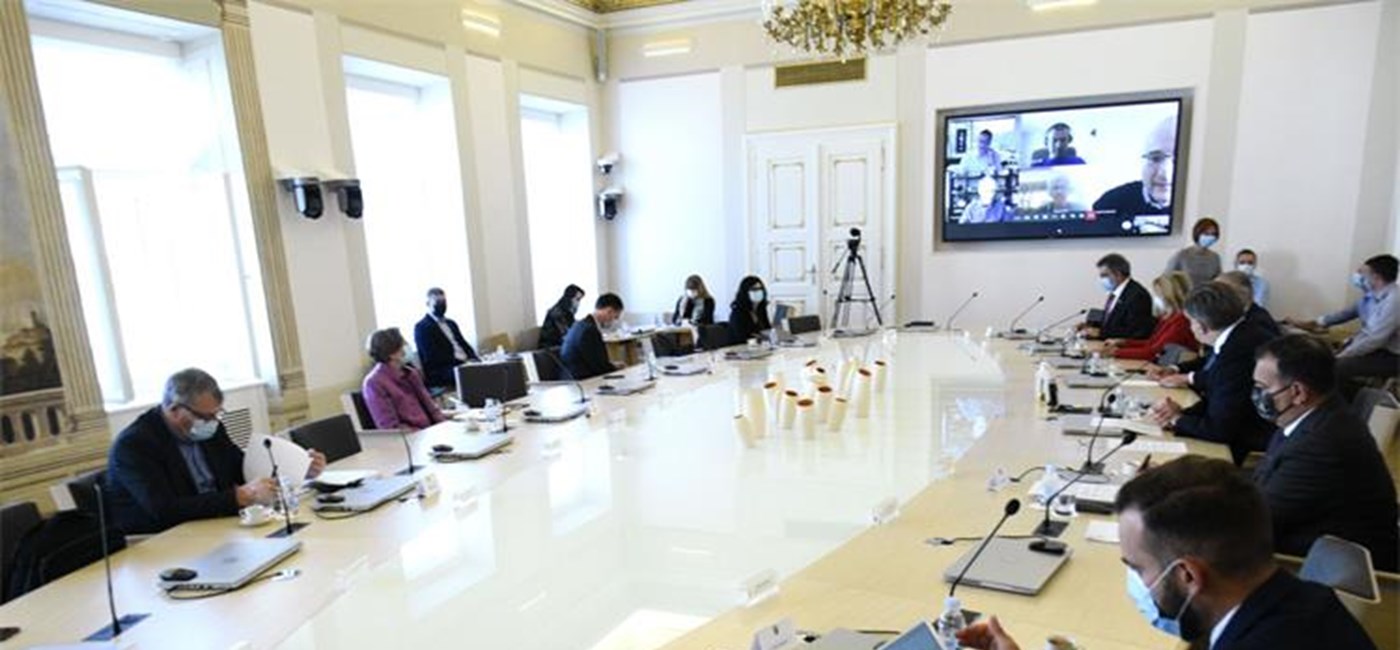 Moramo se odgovorno ponašati - držati distancu, nositi maske i treba jedno vrijeme stati s visokorizičnim situacijama